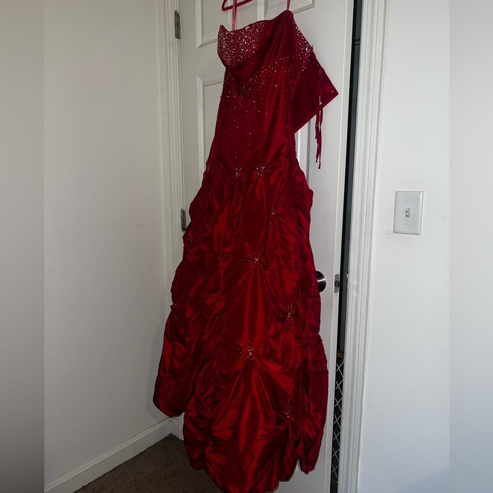 Prom dress hardly touched